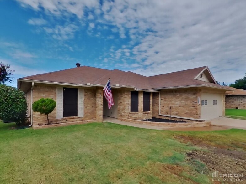 Building Photo - 721 Parkview Dr
