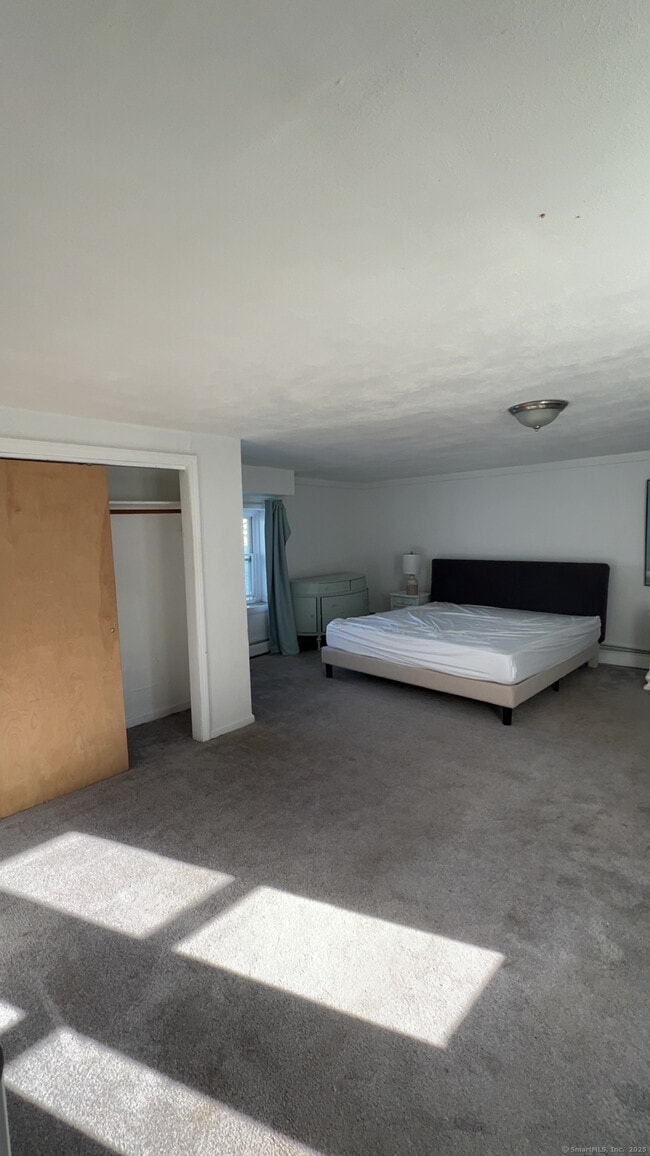 Building Photo - 204 Pequot Ave