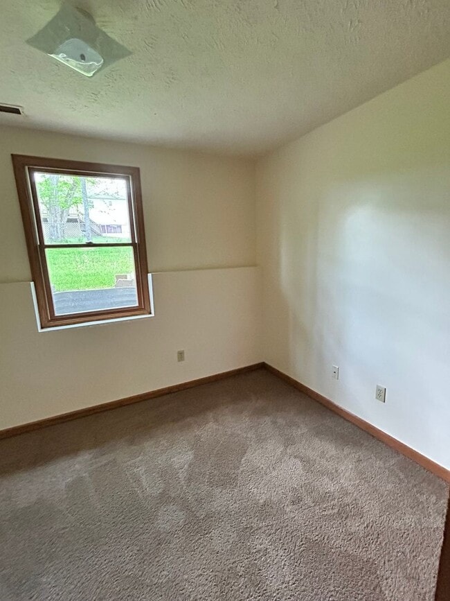 Building Photo - Three bedroom duplex