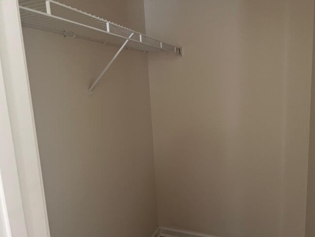 Building Photo - 2121 Chipley Dr