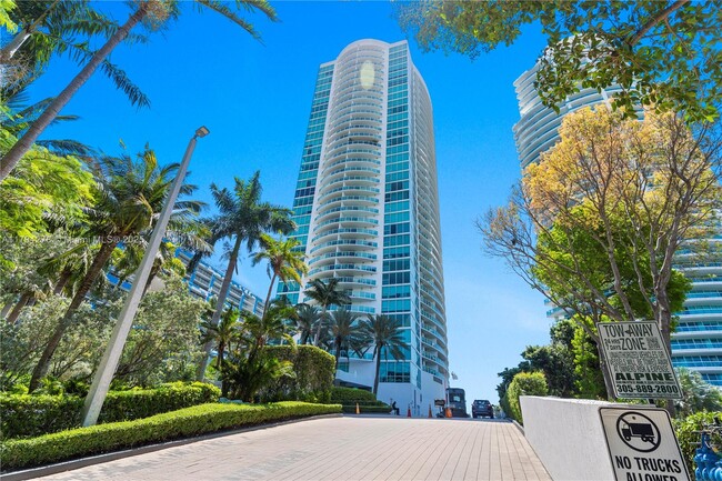 Building Photo - 2101 Brickell Ave