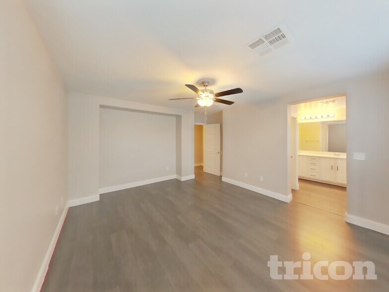 Building Photo - 2408 Briggsdale Avenue