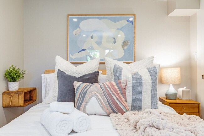 Building Photo - 1706 Warren Ave N