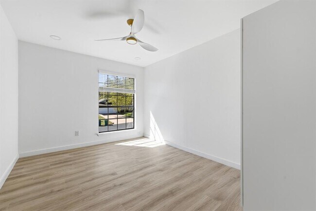 Building Photo - 1707 Yucca Ln