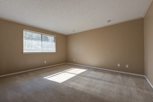 Building Photo - 21427 Park Run Dr