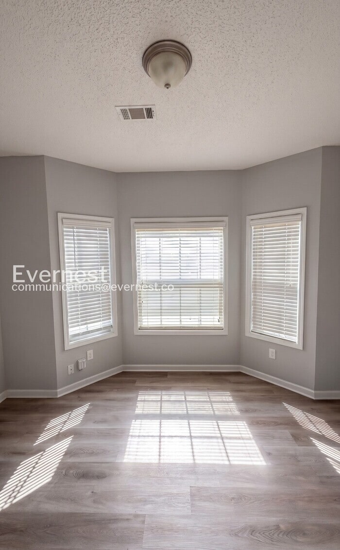 Building Photo - 8641 Thomas Ln