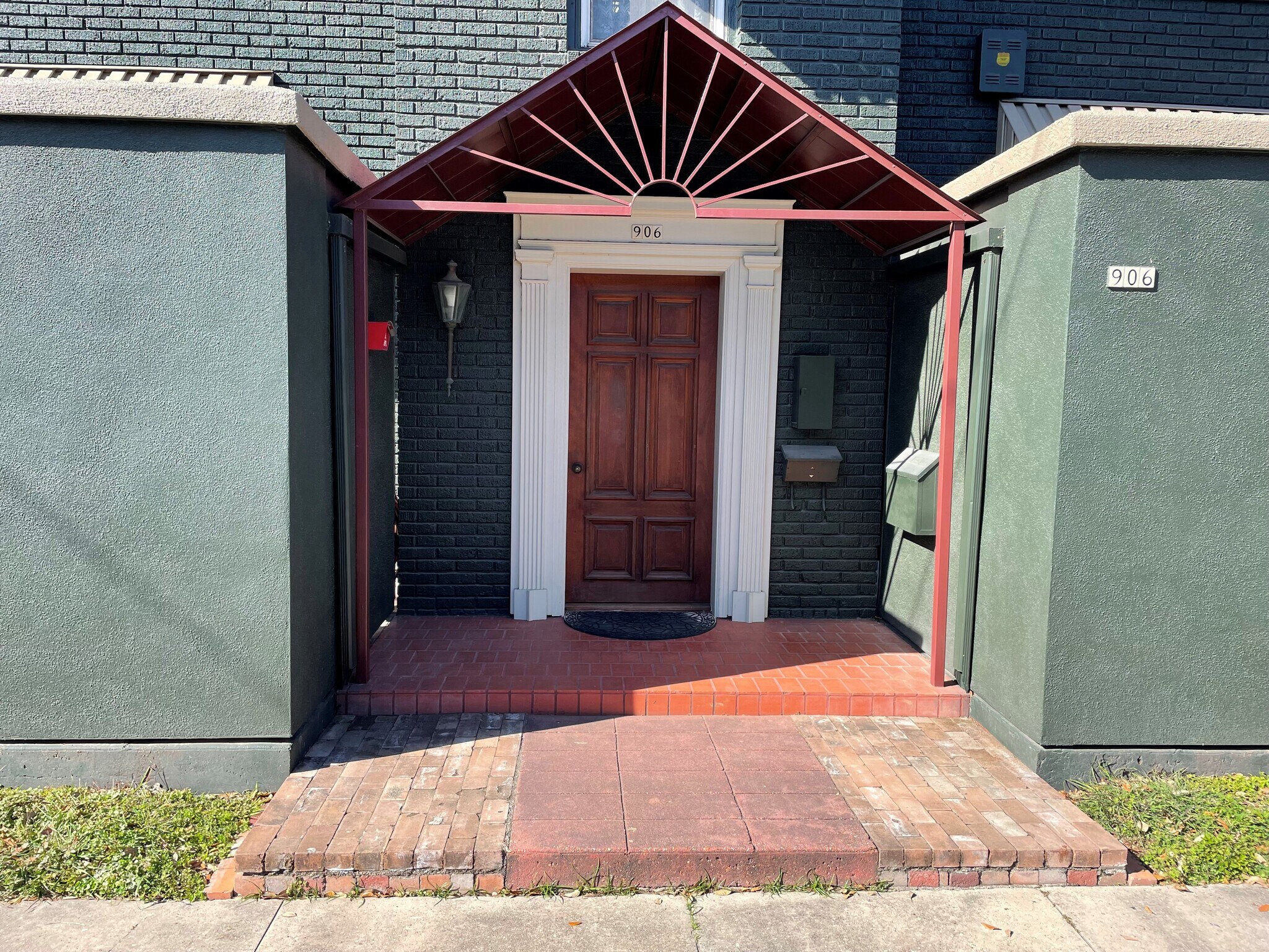 Building Photo - 906 Oakley St