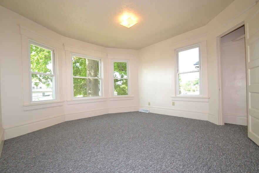 Building Photo - 547 Carroll St