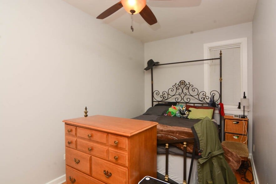 Building Photo - 1722 W Fletcher St