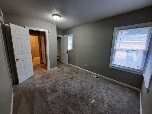 Building Photo - 3 Bedroom Home with a Fenced Yard and BEAU...