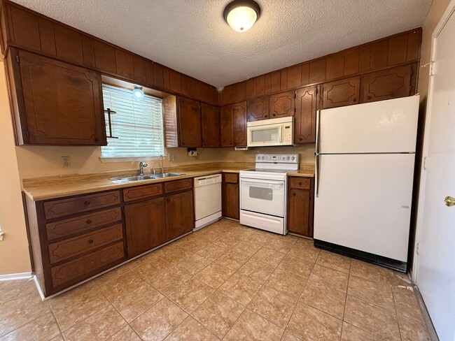 Building Photo - 2308 Ridglea Ct