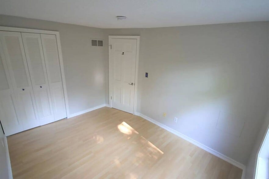 Building Photo - 2169 Hemlock Dr
