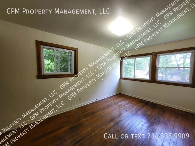 Building Photo - 32258 Oscoda Ct