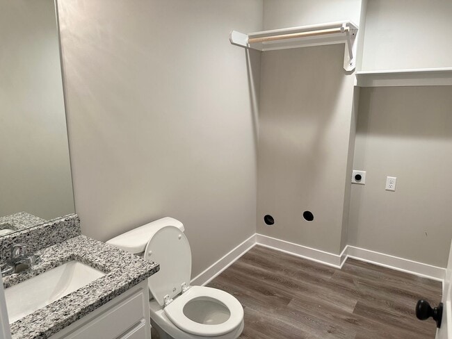 Building Photo - 128-132 SW 8th St