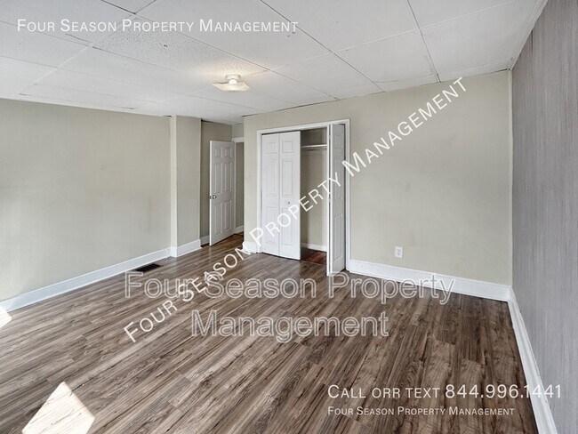 Building Photo - 306 S Locust St