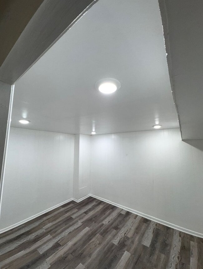 Building Photo - Beautiful Home right next to Lavelle Edwards Stadium Provo!