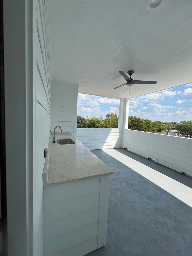 Building Photo - 308 Grove St