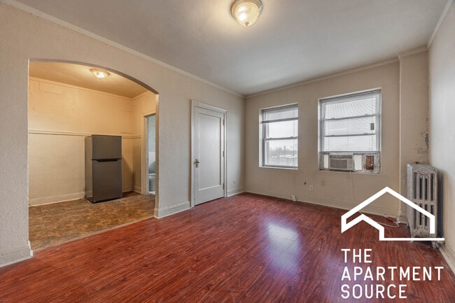 Building Photo - 6930 N Greenview Ave