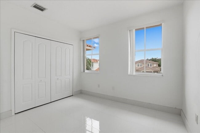 Building Photo - 3802 SW 165th Terrace