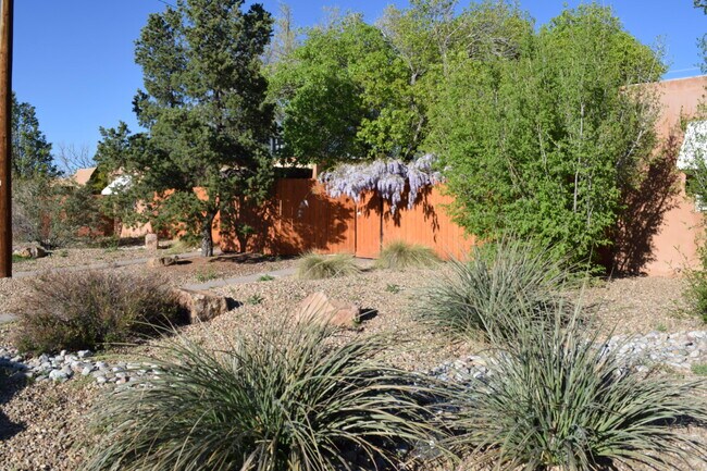 Building Photo - 204 Monroe St NE