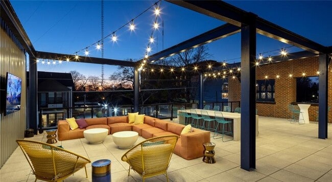 Building Photo - 105 Rogers St NE