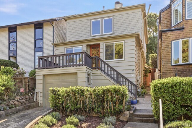 Building Photo - 31 Acacia Ave