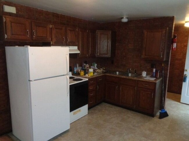 Building Photo - 1405 Holly Hill Dr