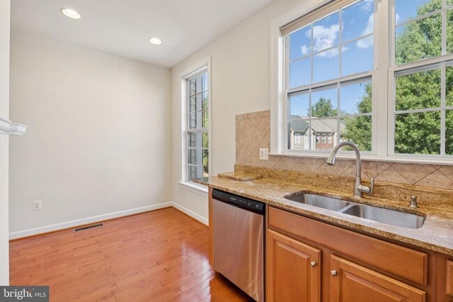 Building Photo - 11465 Log Ridge Dr