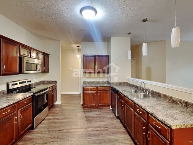 Building Photo - 40 Shady Valley Dr