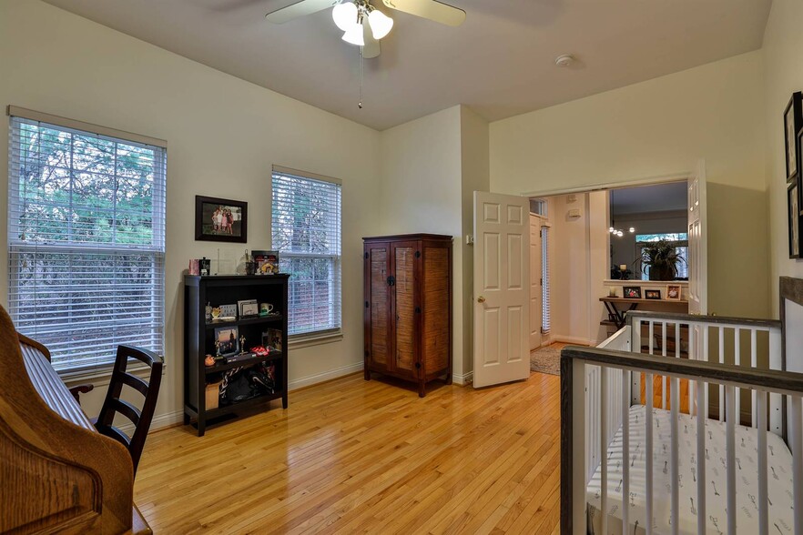 Study/Bedroom - 11633 Chancery Ln