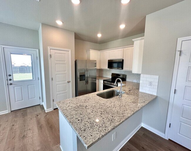Building Photo - Luxury 2-Story, 3-Bed/ 2.5-Bath Duplex in ...