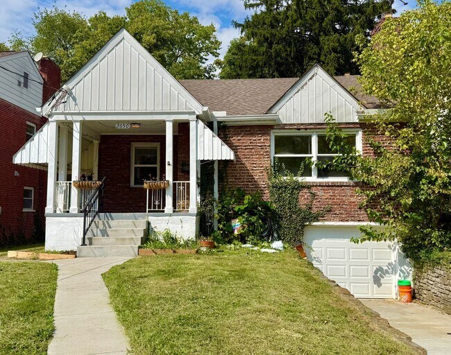Building Photo - 2650 Cedarbrook Dr