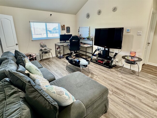 Building Photo - 12615 Barclay Ter Dr