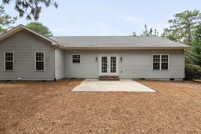 Building Photo - 1350 Monticello Dr