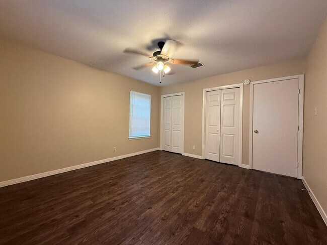 Building Photo - 5906 Mountainclimb Dr