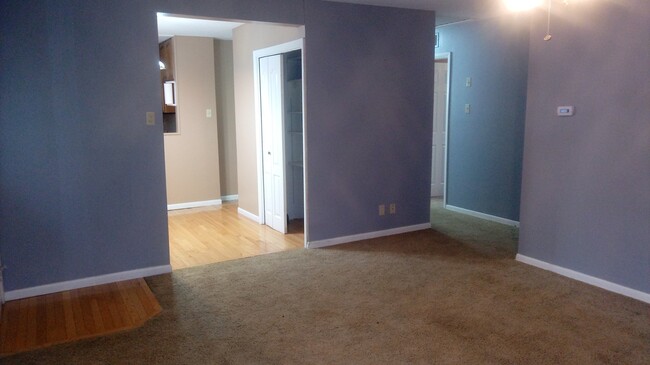 Building Photo - 3BR rancher with appliances and garage. Pr...