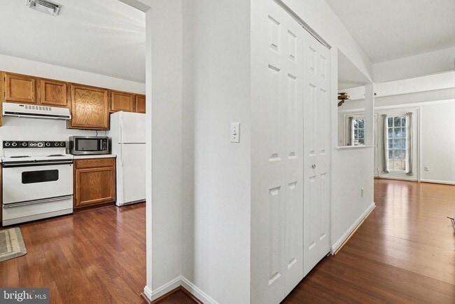 Building Photo - 503 Barrington Ct