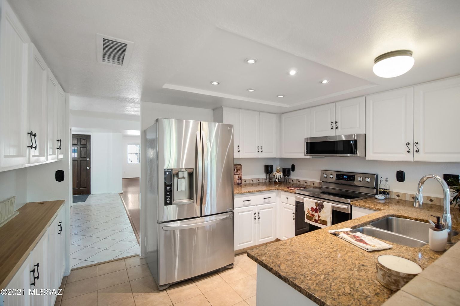 Building Photo - 1850 N Circulo de la Cienega