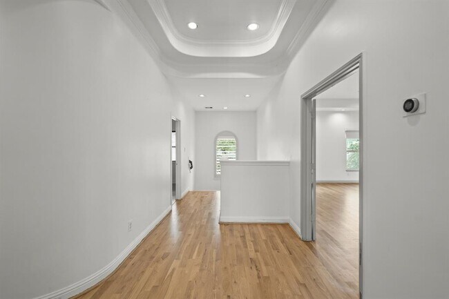Building Photo - 9714 Braesmont Dr