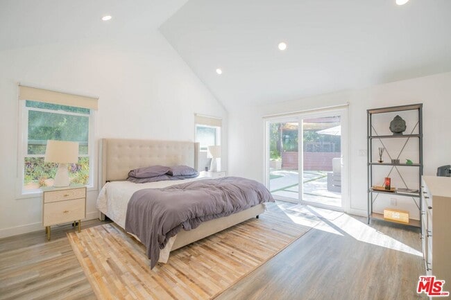 Building Photo - 2760 E Glenoaks Blvd