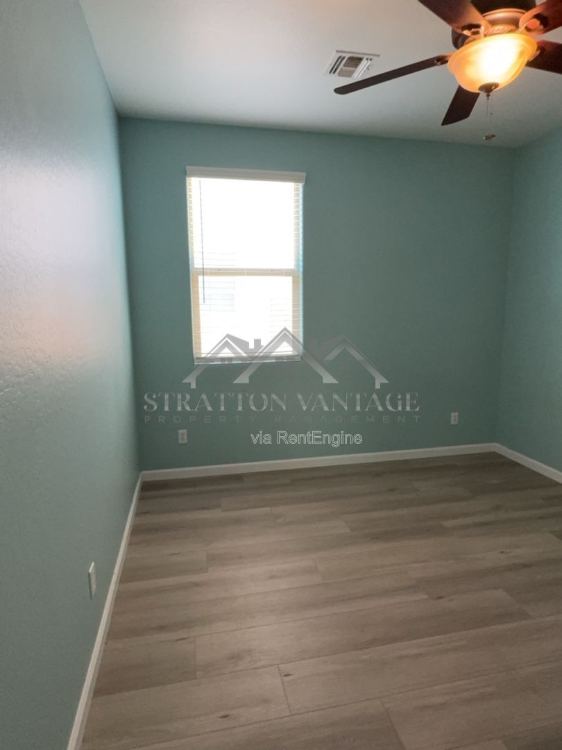 Building Photo - 1036 S 177th Dr