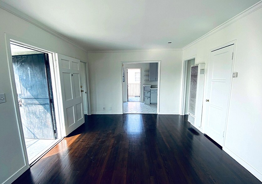 Building Photo - 4403 1/2 W Exposition Blvd