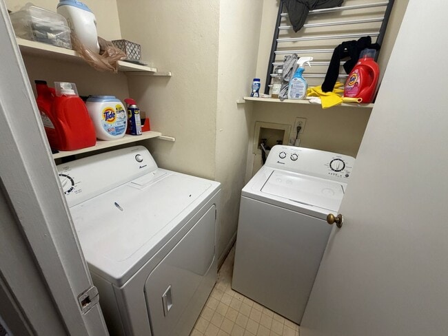 Building Photo - Spacious & Convenient Townhome Near Virginia Tech