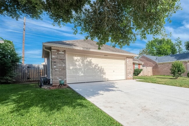 Building Photo - 3231 E Heatherock Cir