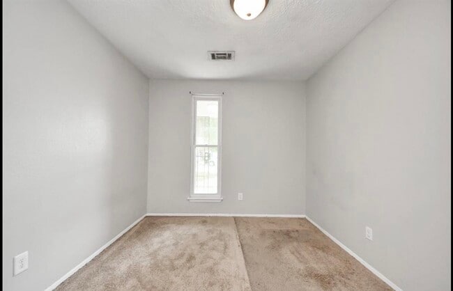 Building Photo - 12610 Chiswick Rd