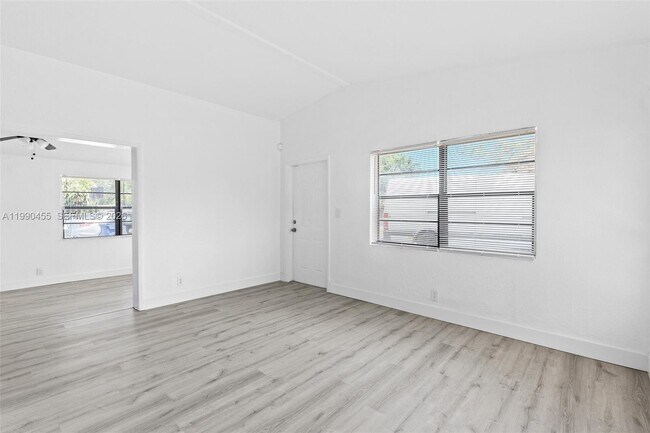 Building Photo - 1557 NW 15th Ave