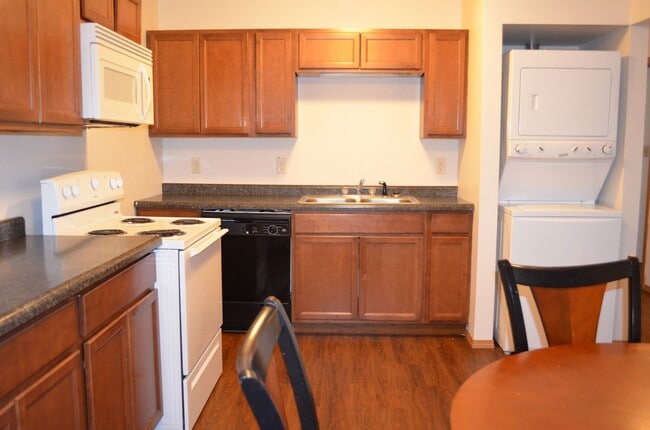 Building Photo - 106 E Locust