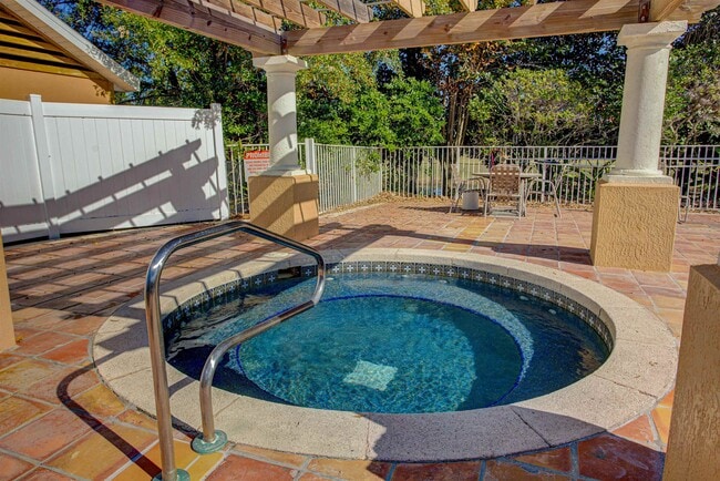 Building Photo - 520 Florida Club Blvd