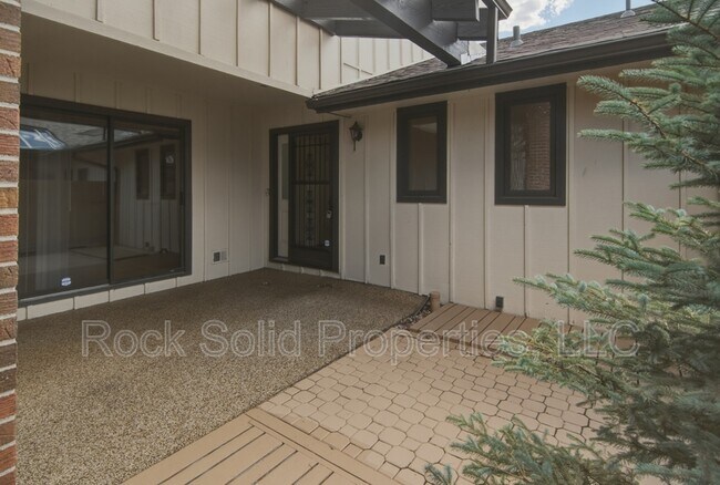 Building Photo - 5416 Meadowbrook Dr