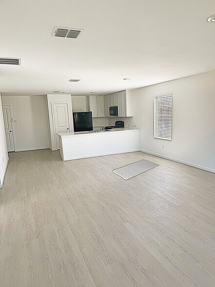 Building Photo - 1271 Falcon Heights Dr